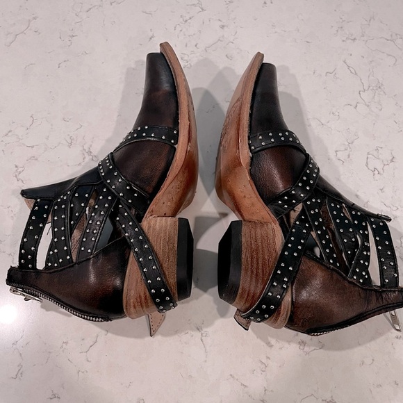 FREEBIRD Wasp NWOB Brown & Black Studded Leather Snip Toe Western Boots Size 7 - Picture 5 of 12